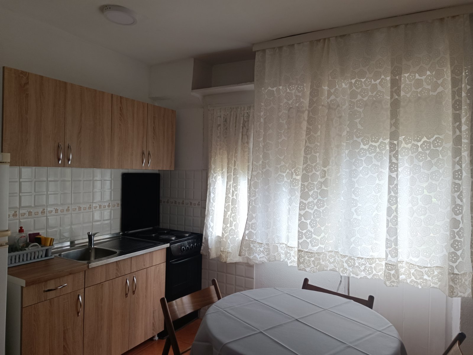 Izdajem renoviran 1.0 stan u Paviljonima, 35 m2
